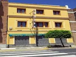 Los Robles Szálloda *